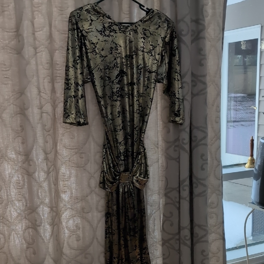 Elegant Gold and Black Women's Dress